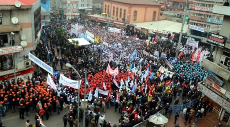 on binlerce madenci taserona hayir