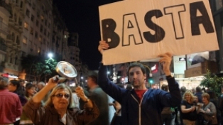 W300px 1409-argentina-protests