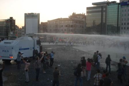 taksimde catisma tvde cizgi film