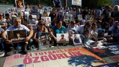 istanbul-gezi-tutsak-aileleri-eylem-10-08-13--002-AA