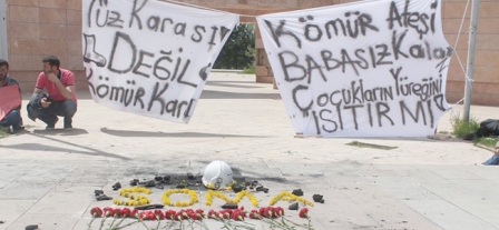 16-05-2014-universitede-oturma-eylemi