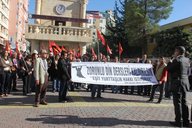 tarsus alevi mitingi 3 - Kopya