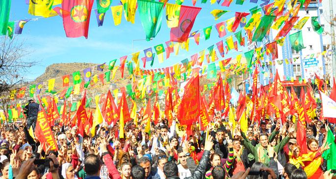 dersim newrozunda akp ve chpye tepkib62c6a396b8f99ab0681