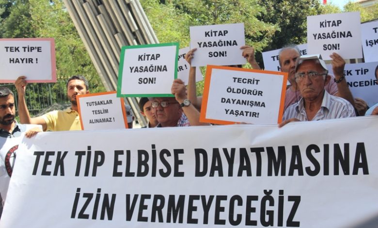 tek tip elbise protesto