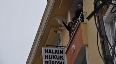 Halkın Hukuk Bürosuna baskın