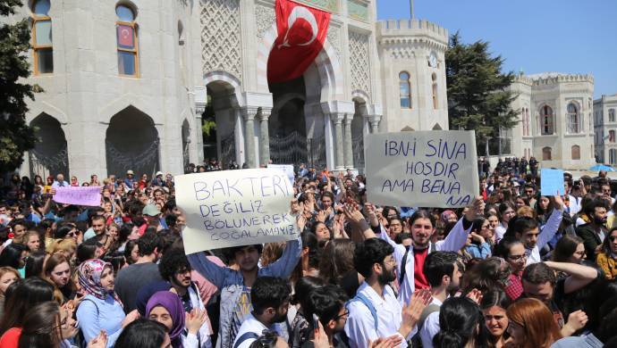 İÜ Bileşenleri Bu çınar devrilirse altında önce siz kalırsınız